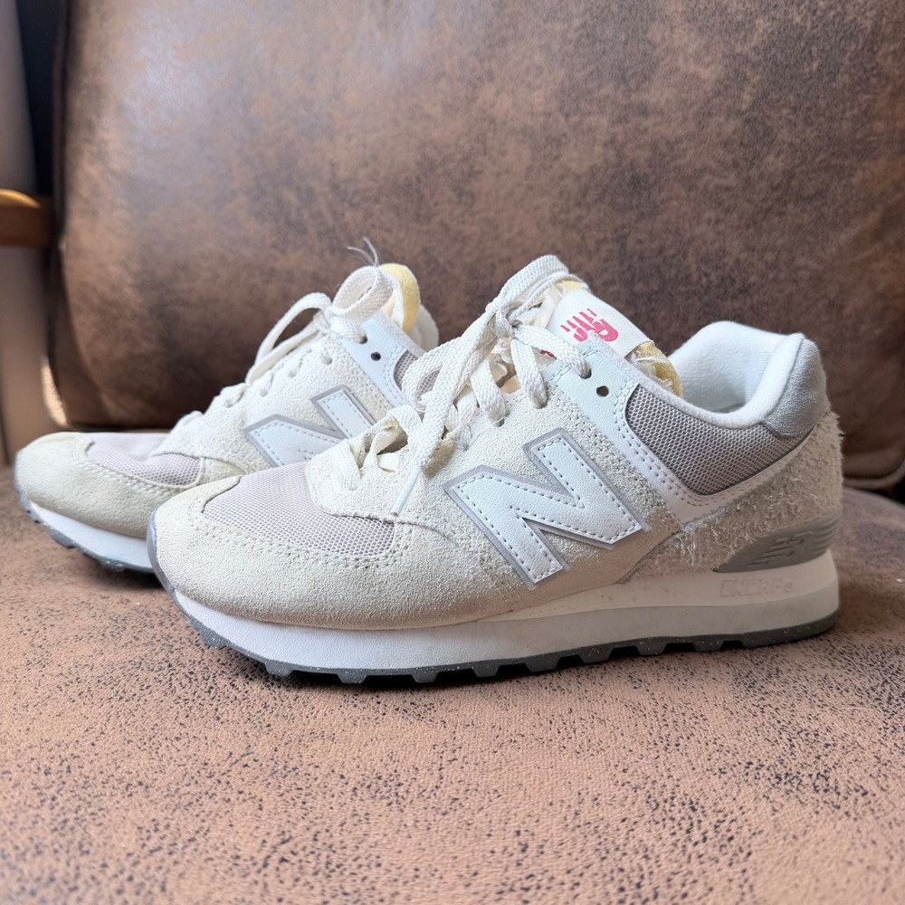 New Balance 574 Womens Cream Grey Suede Sneakers U574RCD Size 7 Runs Small